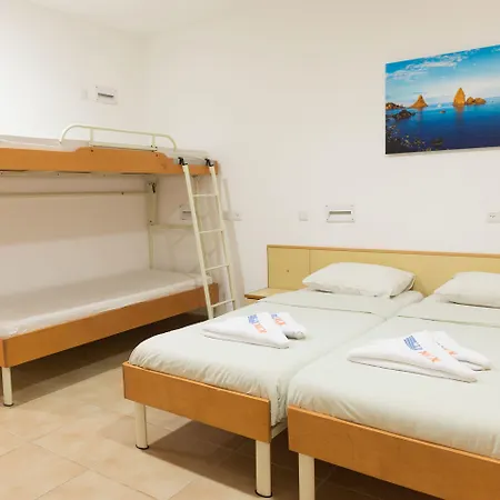 Hi - Ein Gedi Hostel-2